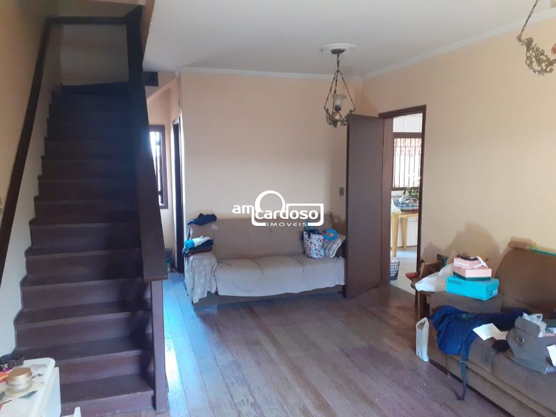 Casa com 7 quartos, 4 banheiros e 300m² à venda no bairro Jardim Sao Pedro, Porto Alegre