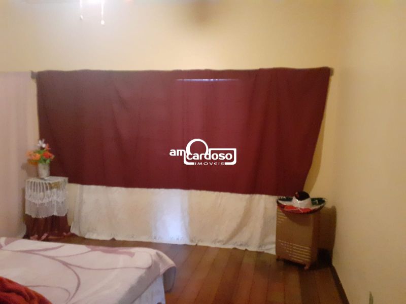 Casa com 7 quartos, 4 banheiros e 300m² à venda no bairro Jardim Sao Pedro, Porto Alegre