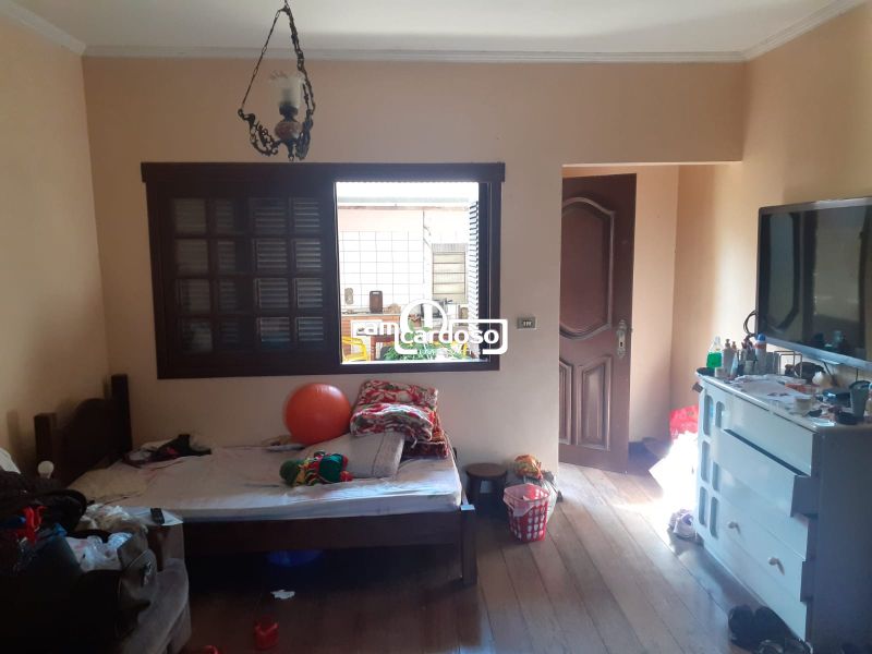Casa com 7 quartos, 4 banheiros e 300m² à venda no bairro Jardim Sao Pedro, Porto Alegre