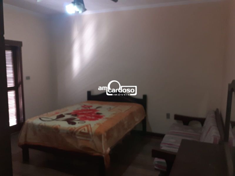 Casa com 7 quartos, 4 banheiros e 300m² à venda no bairro Jardim Sao Pedro, Porto Alegre