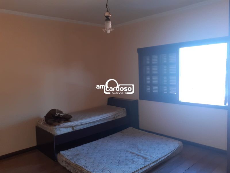 Casa com 7 quartos, 4 banheiros e 300m² à venda no bairro Jardim Sao Pedro, Porto Alegre
