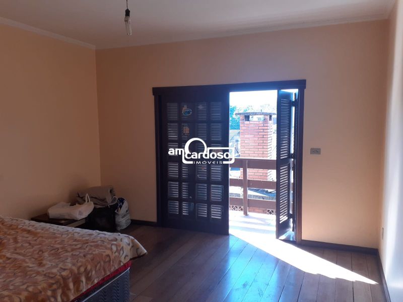 Casa com 7 quartos, 4 banheiros e 300m² à venda no bairro Jardim Sao Pedro, Porto Alegre