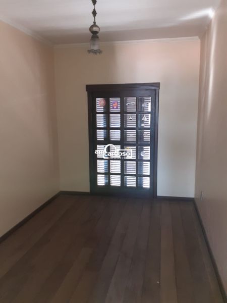 Casa com 7 quartos, 4 banheiros e 300m² à venda no bairro Jardim Sao Pedro, Porto Alegre