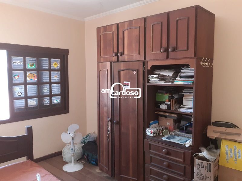 Casa com 7 quartos, 4 banheiros e 300m² à venda no bairro Jardim Sao Pedro, Porto Alegre