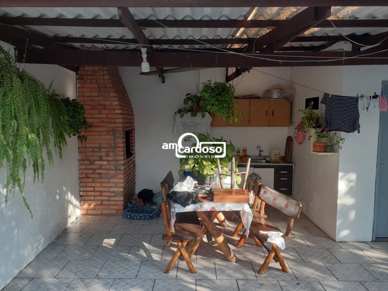 Casa com 3 quartos, 3 banheiros e 180m² à venda no bairro Sarandi, Porto Alegre
