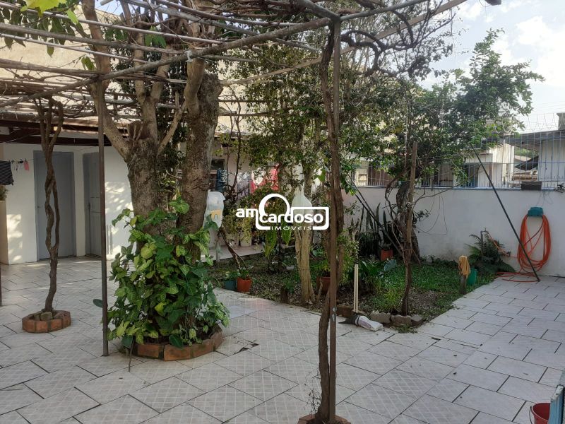 Casa com 3 quartos, 3 banheiros e 180m² à venda no bairro Sarandi, Porto Alegre
