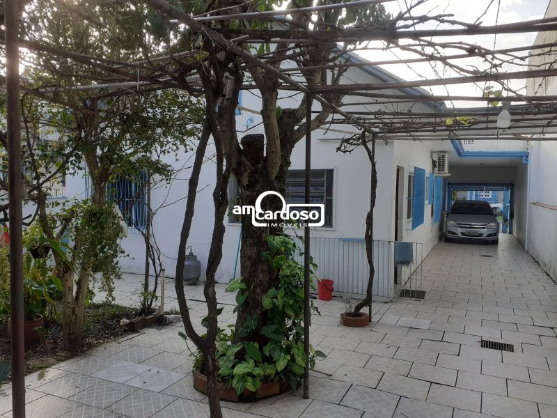 Casa com 3 quartos, 3 banheiros e 180m² à venda no bairro Sarandi, Porto Alegre