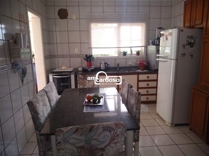 Sobrado com 4 quartos, 3 banheiros e 171m² à venda no bairro Jardim Itu Sabara, Porto Alegre