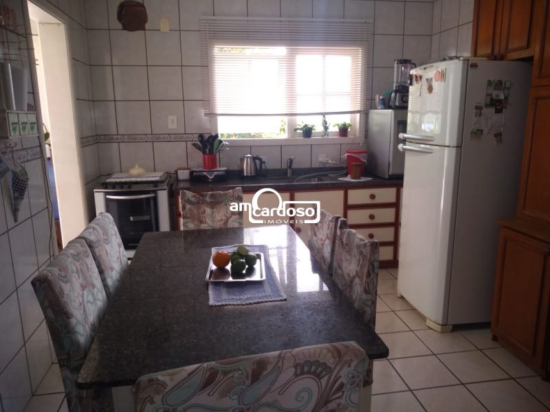 Sobrado com 4 quartos, 3 banheiros e 171m² à venda no bairro Jardim Itu Sabara, Porto Alegre