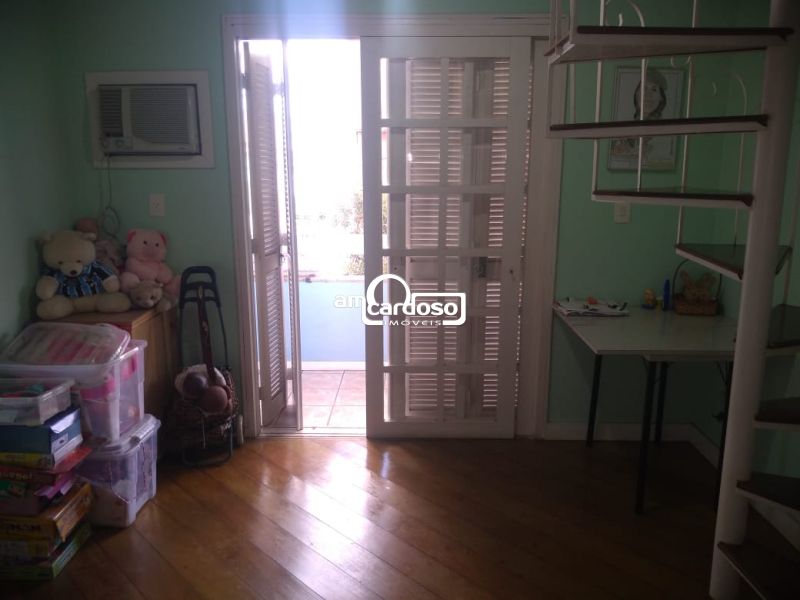 Sobrado com 4 quartos, 3 banheiros e 171m² à venda no bairro Jardim Itu Sabara, Porto Alegre