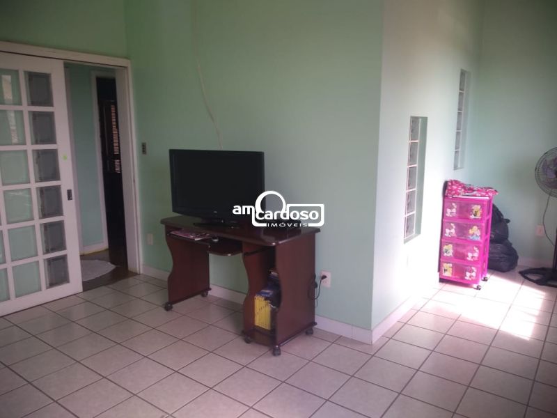 Sobrado com 4 quartos, 3 banheiros e 171m² à venda no bairro Jardim Itu Sabara, Porto Alegre
