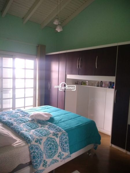 Sobrado com 4 quartos, 3 banheiros e 171m² à venda no bairro Jardim Itu Sabara, Porto Alegre