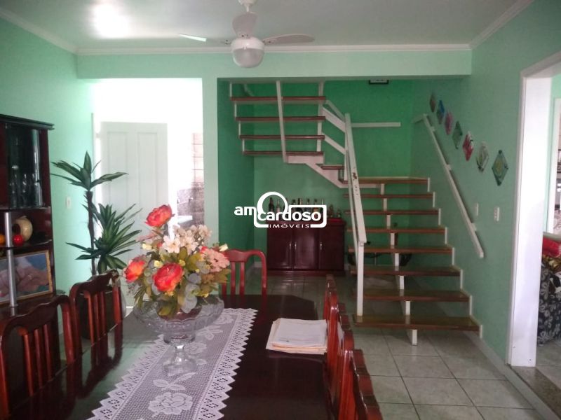 Sobrado com 4 quartos, 3 banheiros e 171m² à venda no bairro Jardim Itu Sabara, Porto Alegre