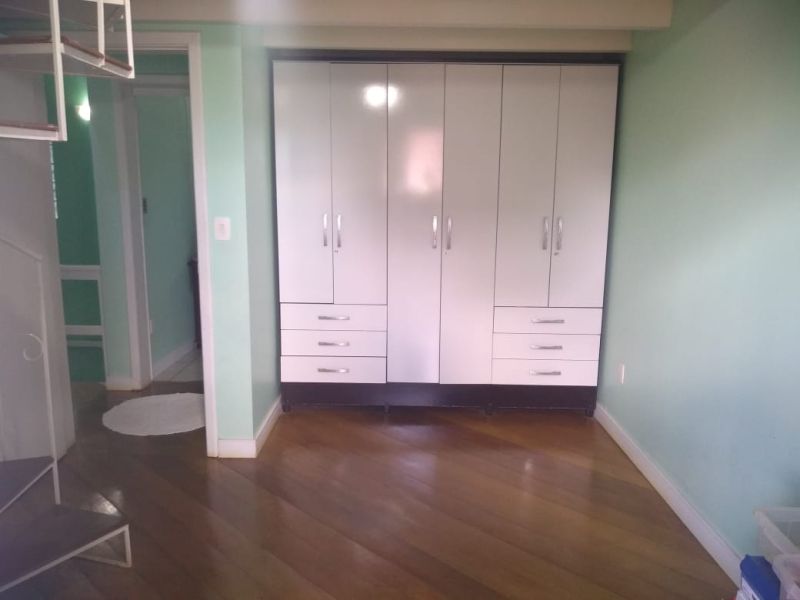 Sobrado com 4 quartos, 3 banheiros e 171m² à venda no bairro Jardim Itu Sabara, Porto Alegre