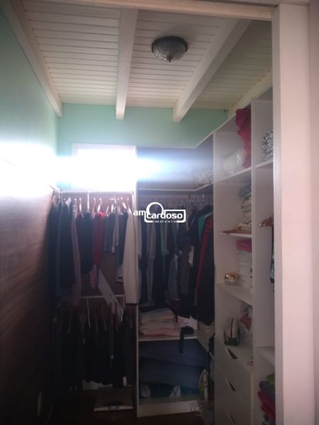 Sobrado com 4 quartos, 3 banheiros e 171m² à venda no bairro Jardim Itu Sabara, Porto Alegre