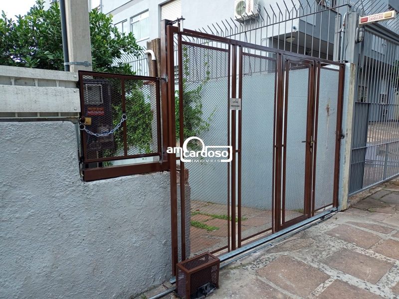 Casa com 3 quartos, 2 banheiros e 100m² à venda no bairro Sao Sebastiao, Porto Alegre