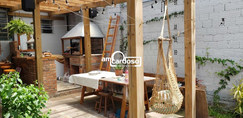 Casa com 3 quartos, 2 banheiros e 100m² à venda no bairro Sao Sebastiao, Porto Alegre