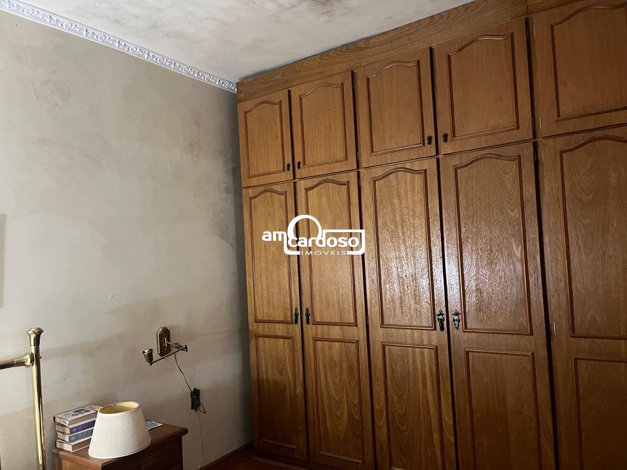 Casa com 4 quartos, 1 banheiro e 208m² à venda no bairro Jardim Lindoia, Porto Alegre