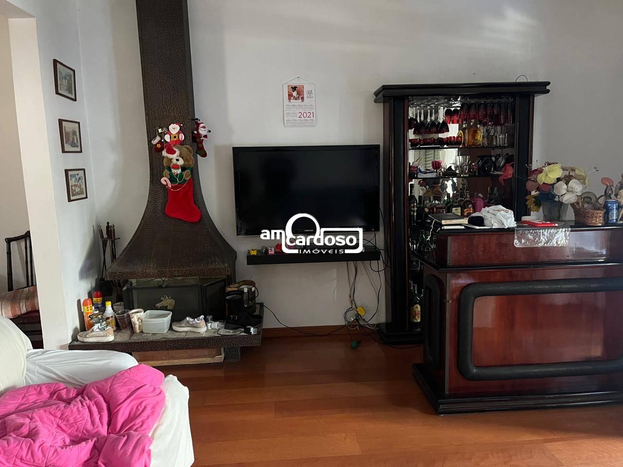 Casa com 4 quartos, 1 banheiro e 208m² à venda no bairro Jardim Lindoia, Porto Alegre