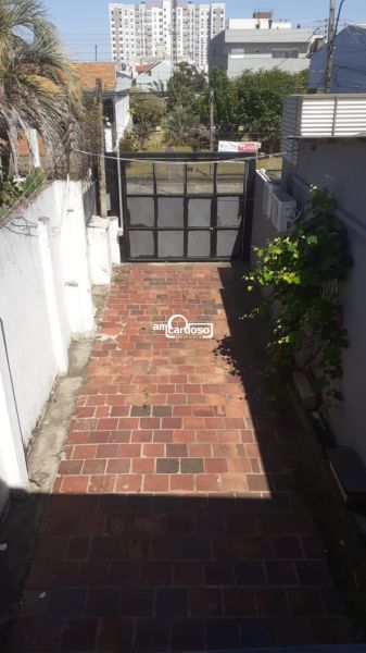Casa com 3 quartos, 3 banheiros e 200m² à venda no bairro Sao Sebastiao, Porto Alegre