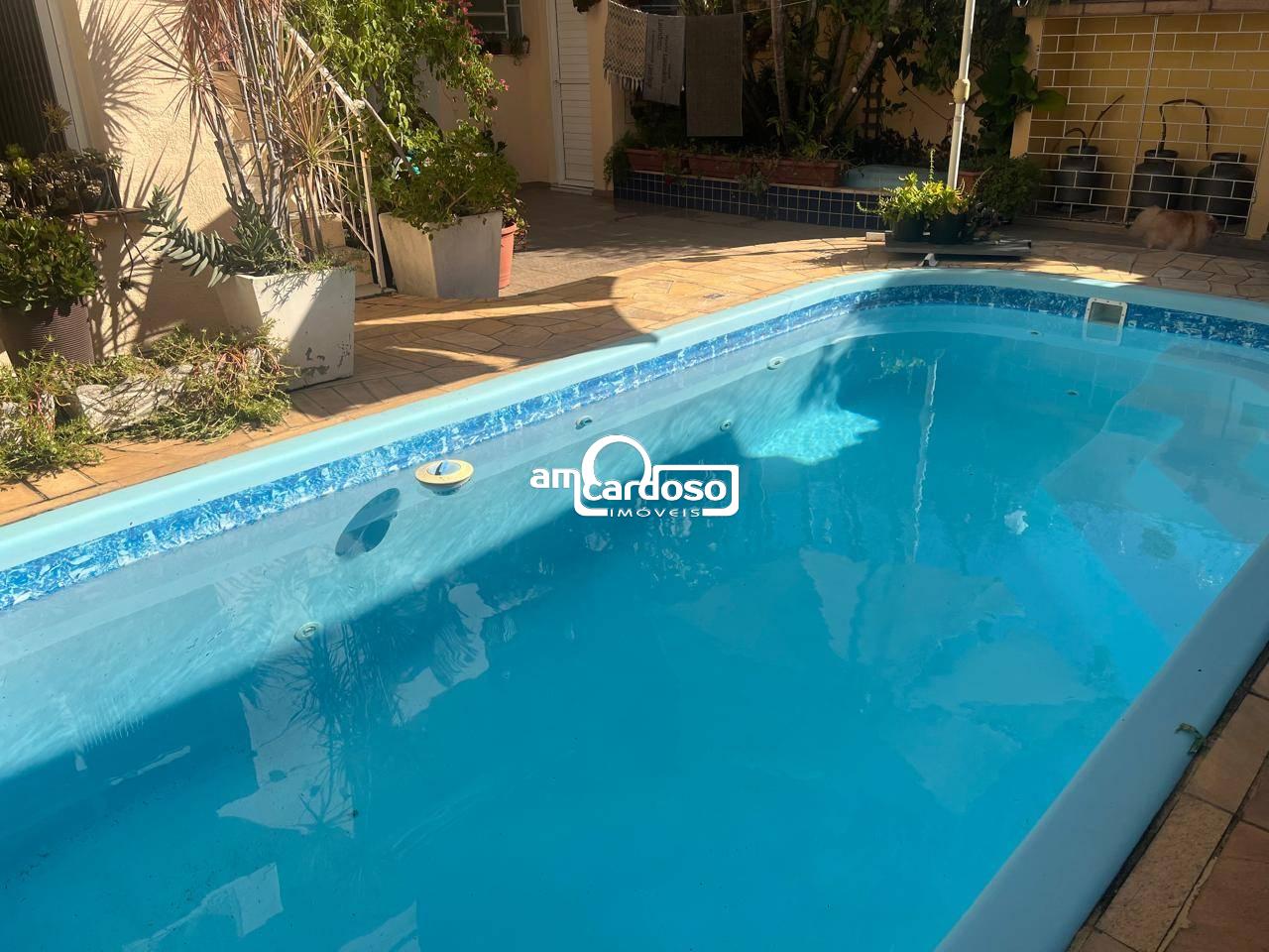 Casa com 2 quartos, 3 banheiros e 160m² à venda no bairro Sao Sebastiao, Porto Alegre