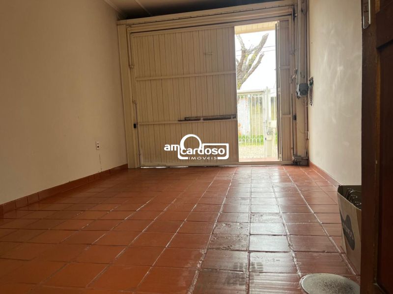 Casa com 3 quartos, 2 banheiros e 166m² à venda no bairro Sao Sebastiao, Porto Alegre