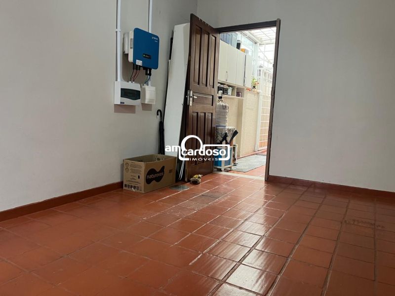 Casa com 3 quartos, 2 banheiros e 166m² à venda no bairro Sao Sebastiao, Porto Alegre