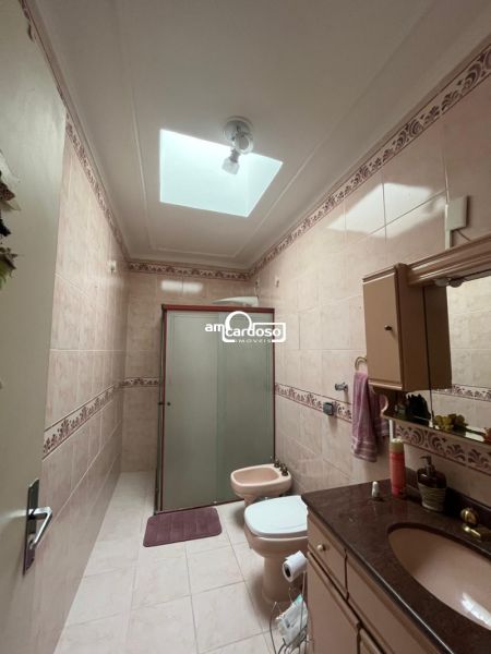 Casa com 3 quartos, 2 banheiros e 166m² à venda no bairro Sao Sebastiao, Porto Alegre