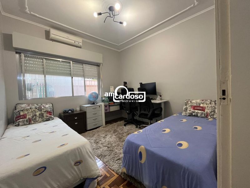 Casa com 3 quartos, 2 banheiros e 166m² à venda no bairro Sao Sebastiao, Porto Alegre