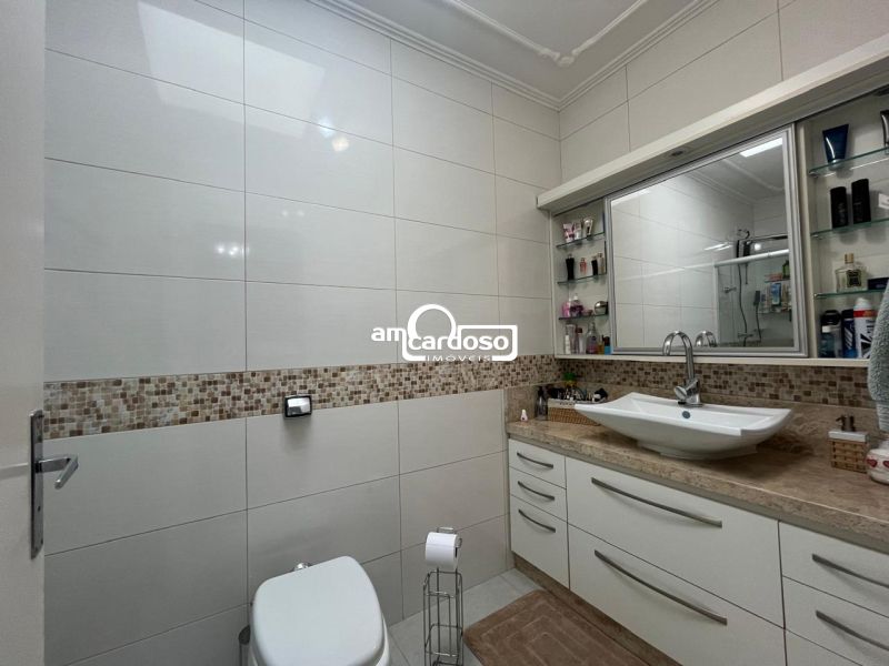Casa com 3 quartos, 2 banheiros e 166m² à venda no bairro Sao Sebastiao, Porto Alegre