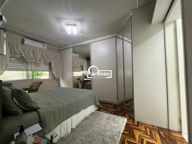 Casa com 3 quartos, 2 banheiros e 166m² à venda no bairro Sao Sebastiao, Porto Alegre