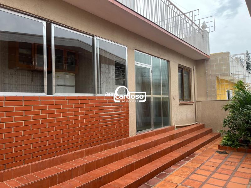 Casa com 3 quartos, 2 banheiros e 166m² à venda no bairro Sao Sebastiao, Porto Alegre
