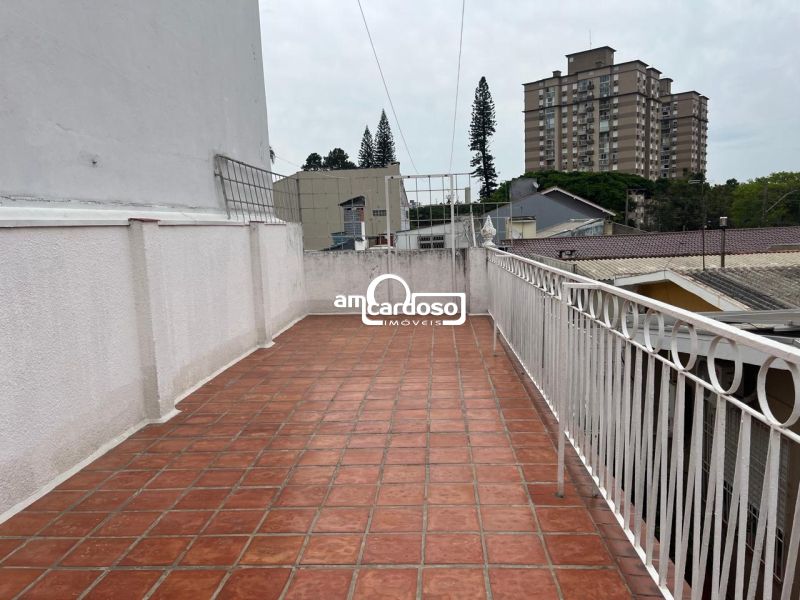 Casa com 3 quartos, 2 banheiros e 166m² à venda no bairro Sao Sebastiao, Porto Alegre