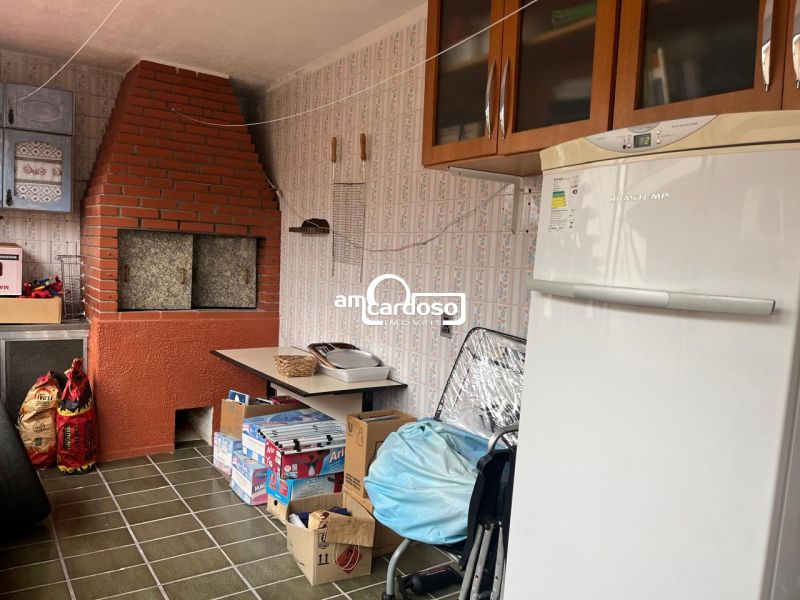 Casa com 3 quartos, 2 banheiros e 166m² à venda no bairro Sao Sebastiao, Porto Alegre