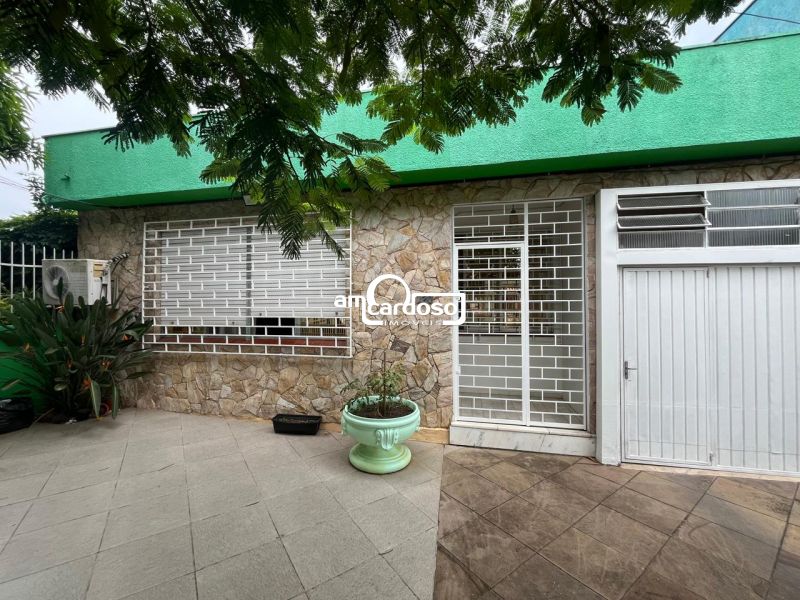 Casa com 3 quartos, 2 banheiros e 190m² à venda no bairro Sao Sebastiao, Porto Alegre