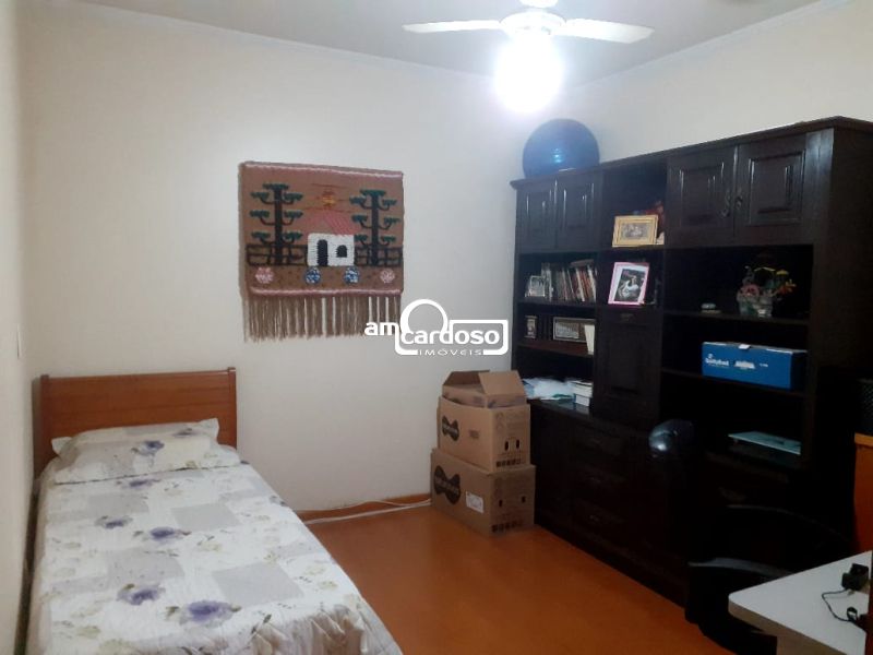 Casa com 3 quartos, 2 banheiros e 190m² à venda no bairro Sao Sebastiao, Porto Alegre