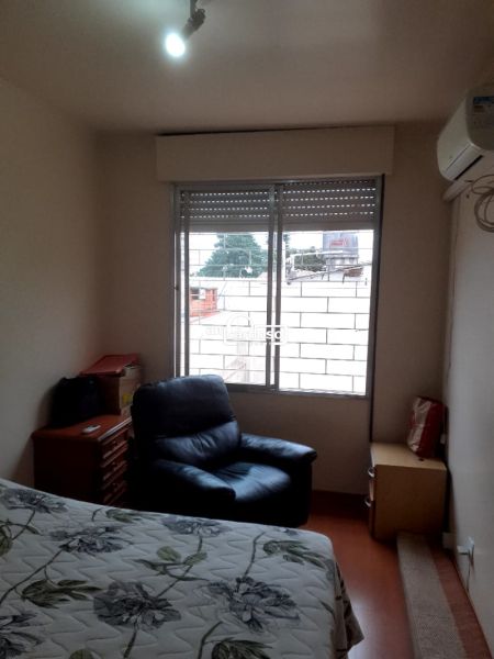 Casa com 3 quartos, 2 banheiros e 190m² à venda no bairro Sao Sebastiao, Porto Alegre