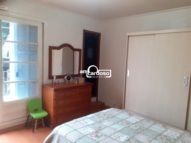 Casa com 3 quartos, 2 banheiros e 190m² à venda no bairro Sao Sebastiao, Porto Alegre