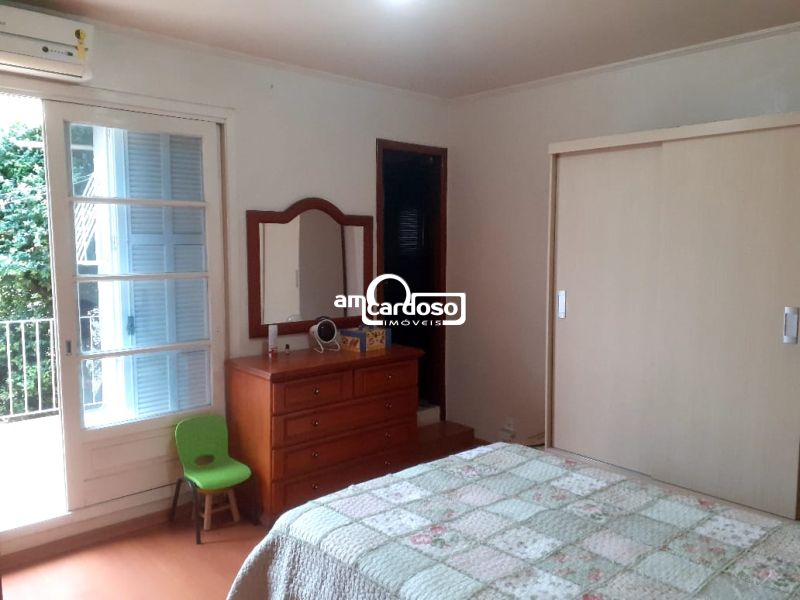 Casa com 3 quartos, 2 banheiros e 190m² à venda no bairro Sao Sebastiao, Porto Alegre