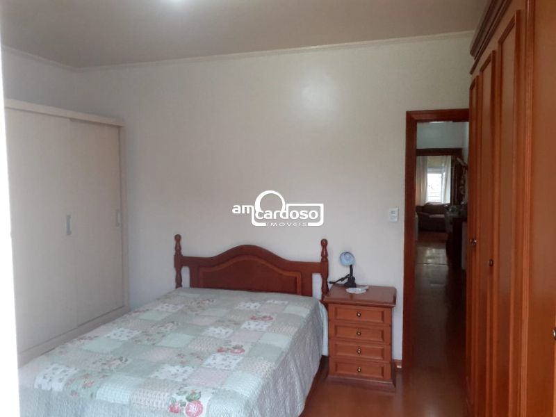 Casa com 3 quartos, 2 banheiros e 190m² à venda no bairro Sao Sebastiao, Porto Alegre