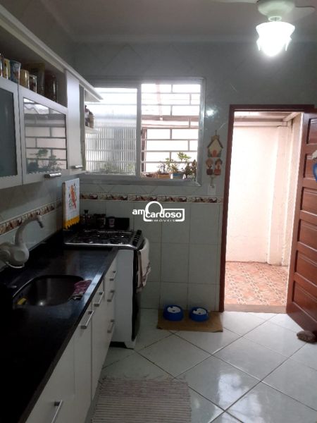 Casa com 3 quartos, 2 banheiros e 190m² à venda no bairro Sao Sebastiao, Porto Alegre