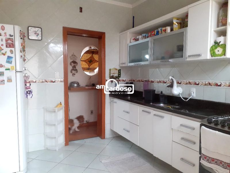 Casa com 3 quartos, 2 banheiros e 190m² à venda no bairro Sao Sebastiao, Porto Alegre