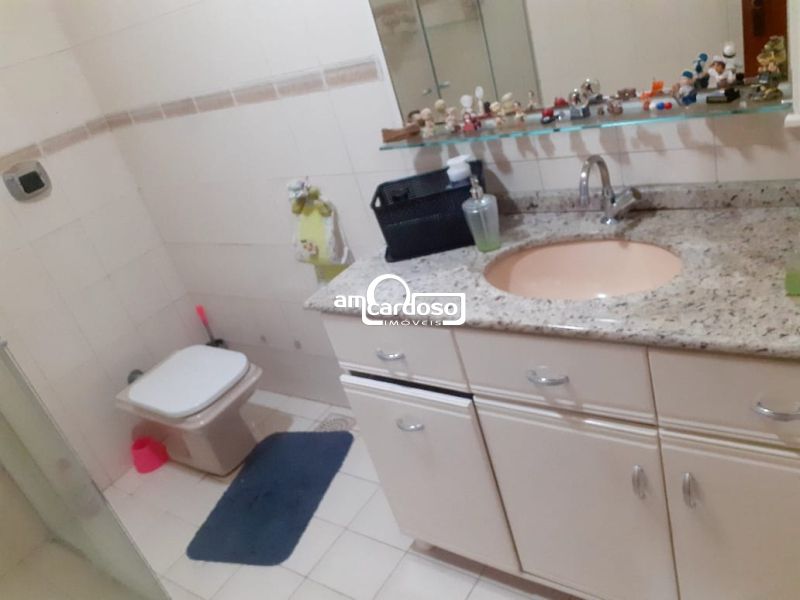 Casa com 3 quartos, 2 banheiros e 190m² à venda no bairro Sao Sebastiao, Porto Alegre