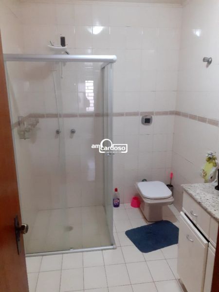 Casa com 3 quartos, 2 banheiros e 190m² à venda no bairro Sao Sebastiao, Porto Alegre