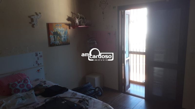 Casa com 6 quartos, 7 banheiros e 258m² à venda no bairro Sao Sebastiao, Porto Alegre
