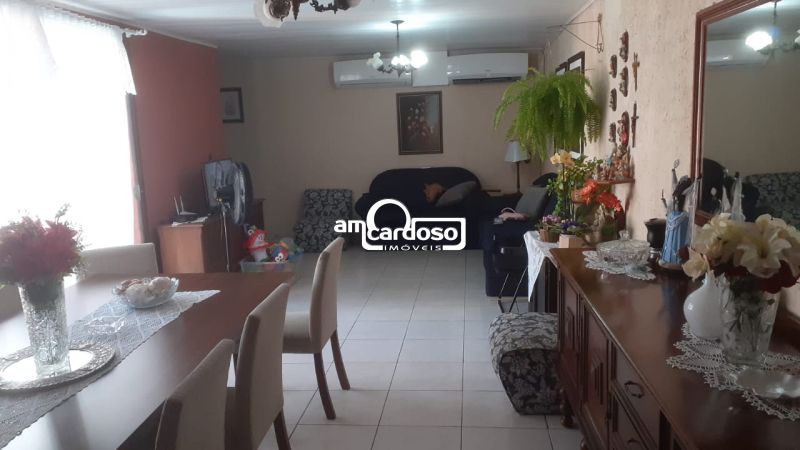 Casa com 6 quartos, 7 banheiros e 258m² à venda no bairro Sao Sebastiao, Porto Alegre