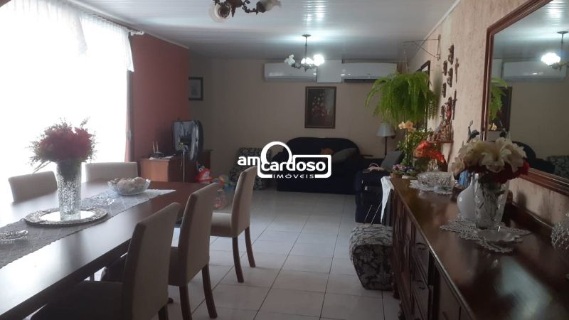 Casa com 6 quartos, 7 banheiros e 258m² à venda no bairro Sao Sebastiao, Porto Alegre