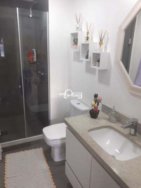 Apartamento com 3 quartos, 2 banheiros e 67m² à venda no bairro Jardim Lindoia, Porto Alegre