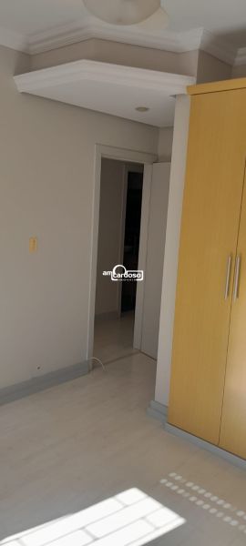 Apartamento com 3 quartos, 3 banheiros e 129m² à venda no bairro Jardim Lindoia, Porto Alegre