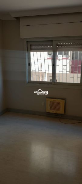 Apartamento com 3 quartos, 3 banheiros e 129m² à venda no bairro Jardim Lindoia, Porto Alegre